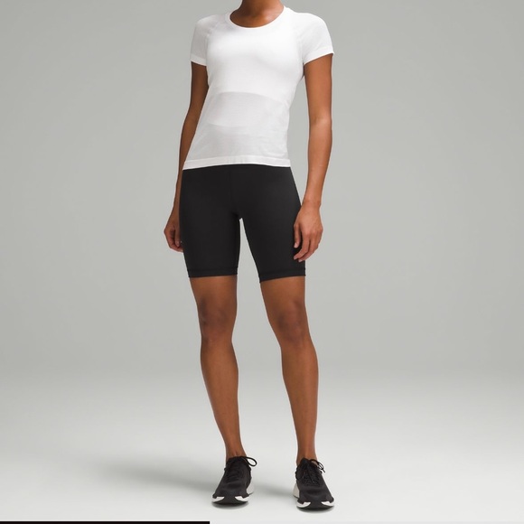 🌸Lululemon High-Rise 8”Train Black Shorts size 2 - Picture 4 of 9